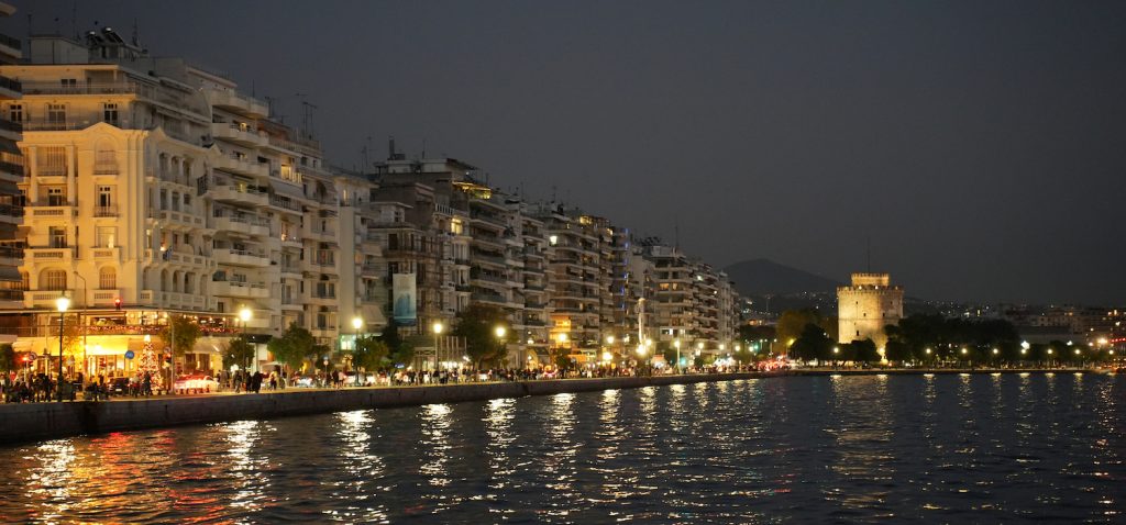 Thessaloniki waterfront, with the White Tower on the right, 2022 © Piotr Goldstein